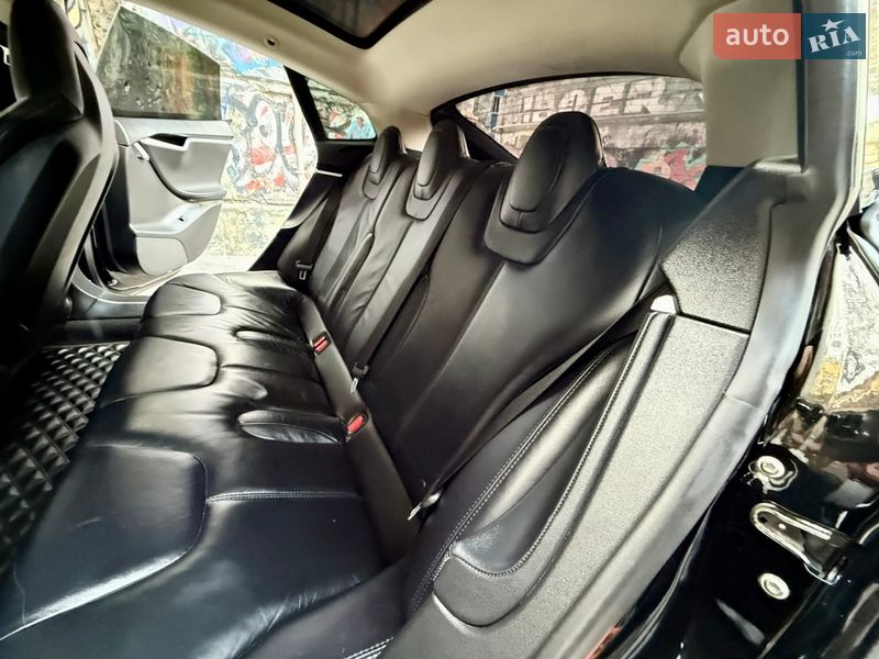 Ліфтбек Tesla Model S 2014 в Одесі