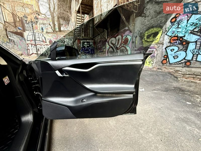 Ліфтбек Tesla Model S 2014 в Одесі
