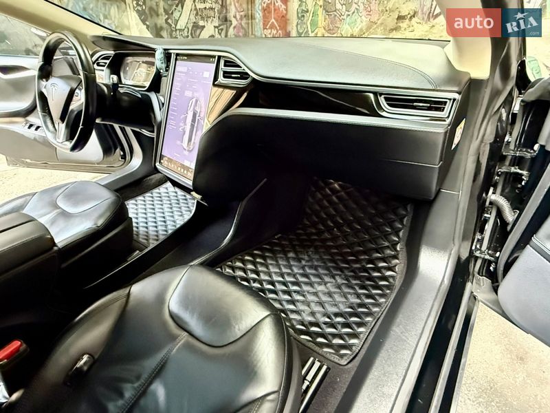 Ліфтбек Tesla Model S 2014 в Одесі
