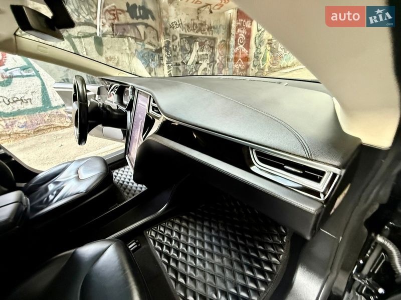 Ліфтбек Tesla Model S 2014 в Одесі