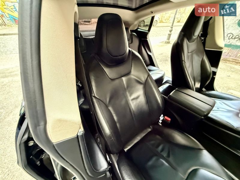 Ліфтбек Tesla Model S 2014 в Одесі