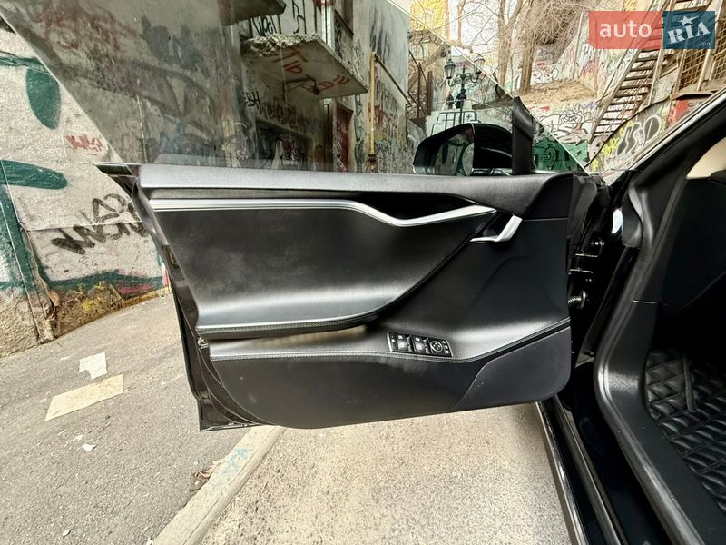 Ліфтбек Tesla Model S 2014 в Одесі