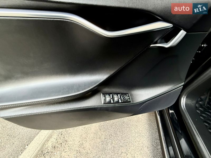 Ліфтбек Tesla Model S 2014 в Одесі