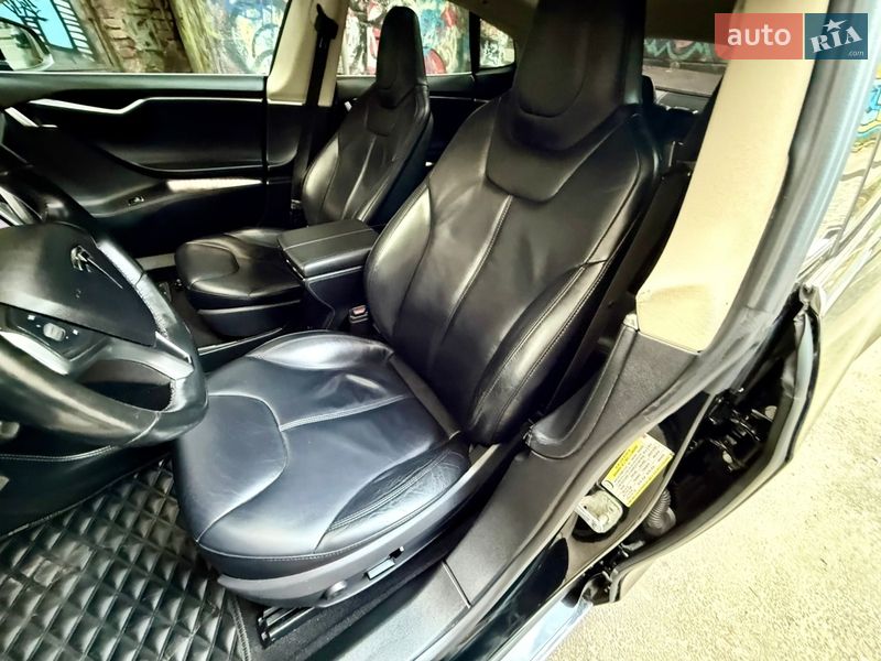 Ліфтбек Tesla Model S 2014 в Одесі
