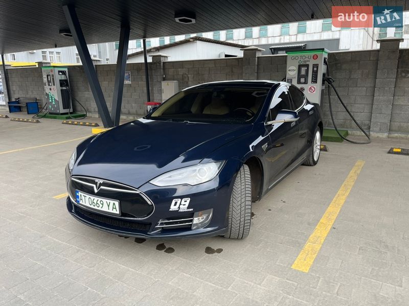 Tesla Model S 2012