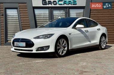 Tesla Model S 2015