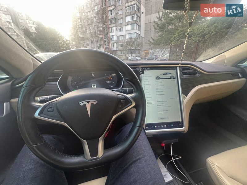 Ліфтбек Tesla Model S 2016 в Львові