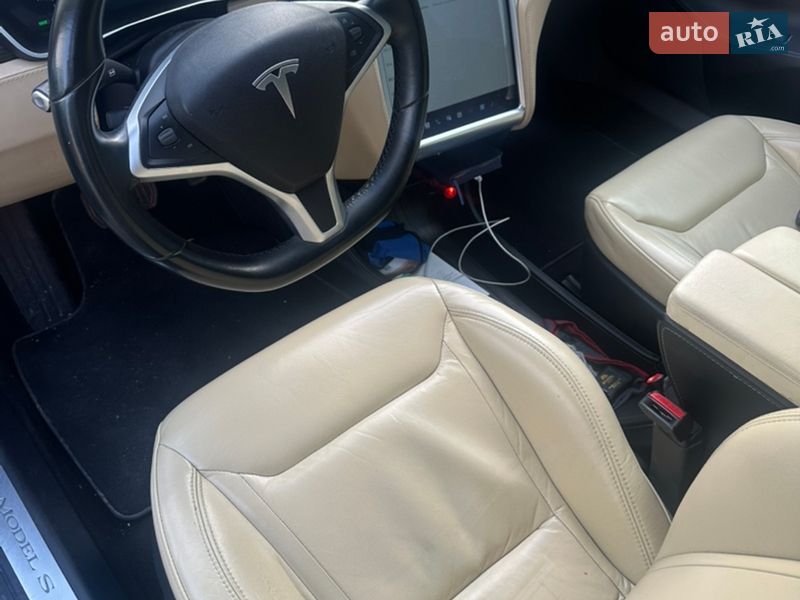 Ліфтбек Tesla Model S 2016 в Львові