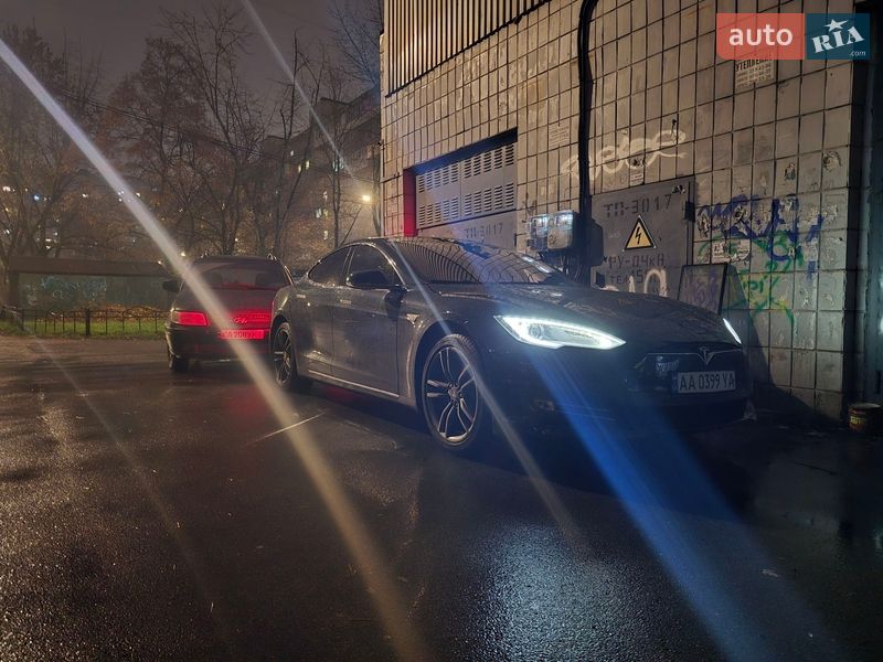 Лифтбек Tesla Model S 2012 в Киеве
