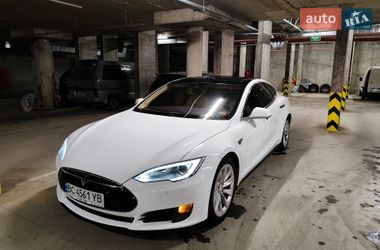 Tesla Model S 2015