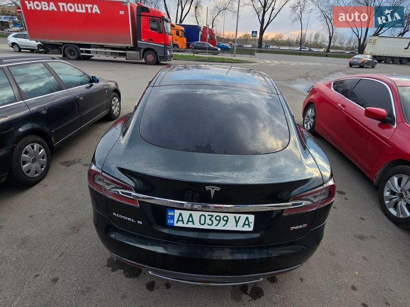 Лифтбек Tesla Model S 2012 в Киеве