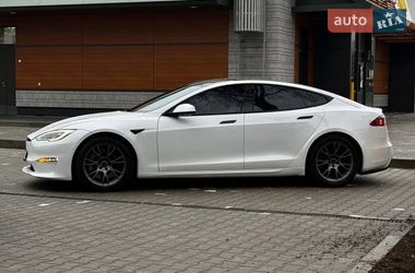 Ліфтбек Tesla Model S 2022 в Чернівцях