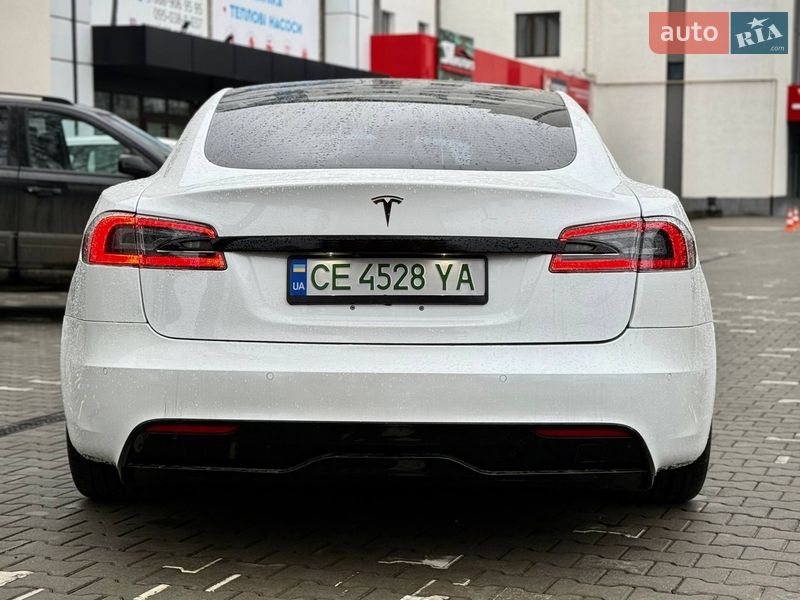 Ліфтбек Tesla Model S 2022 в Чернівцях