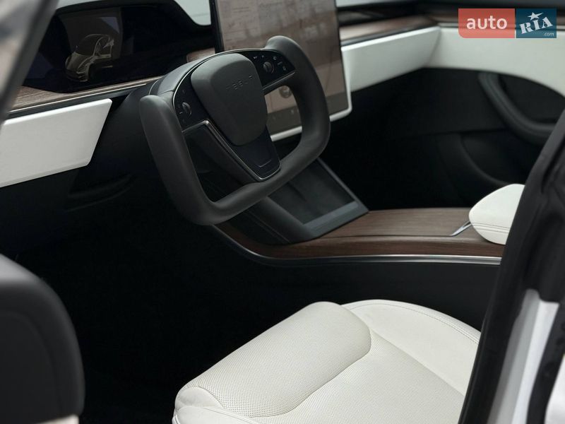 Ліфтбек Tesla Model S 2022 в Чернівцях