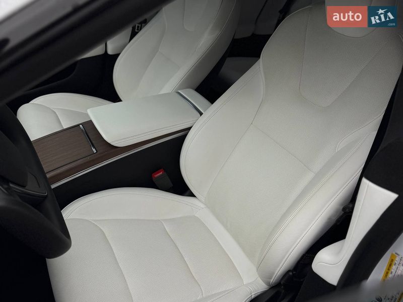 Ліфтбек Tesla Model S 2022 в Чернівцях