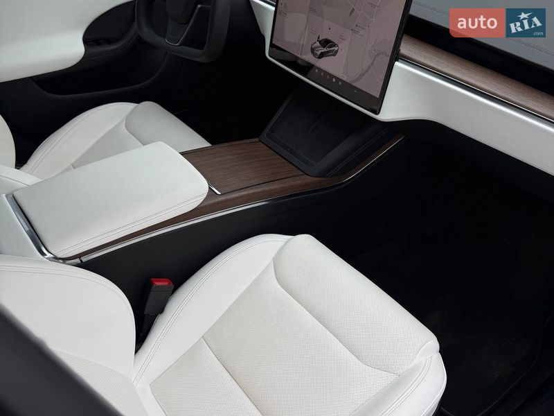 Ліфтбек Tesla Model S 2022 в Чернівцях