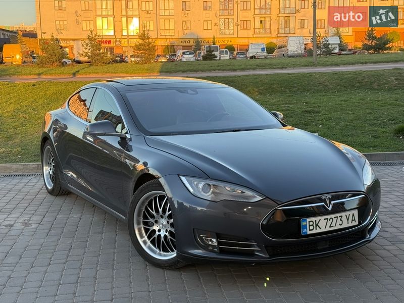Tesla Model S 2015