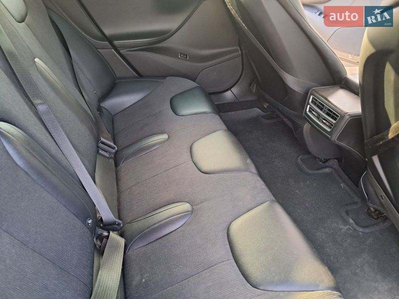 Ліфтбек Tesla Model S 2015 в Одесі фото 26 Ліфтбек Tesla Model S 2015 в Одесі