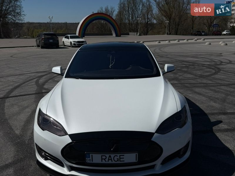 Лифтбек Tesla Model S 2015 в Запорожье