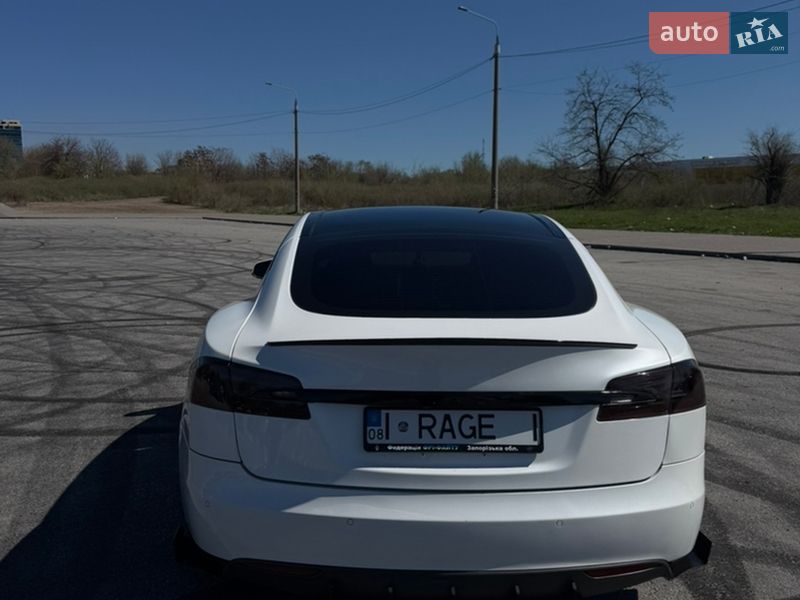 Лифтбек Tesla Model S 2015 в Запорожье