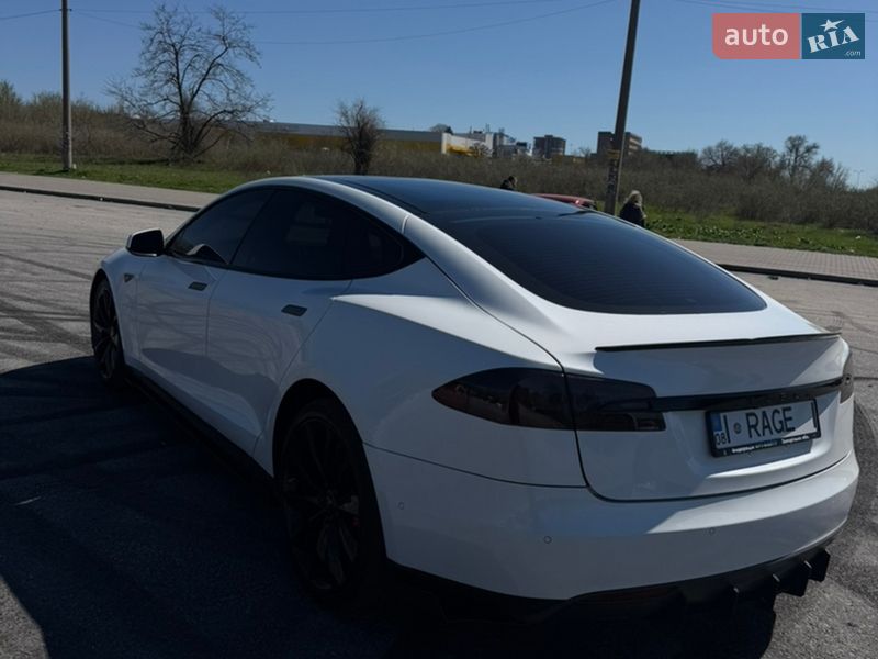 Лифтбек Tesla Model S 2015 в Запорожье