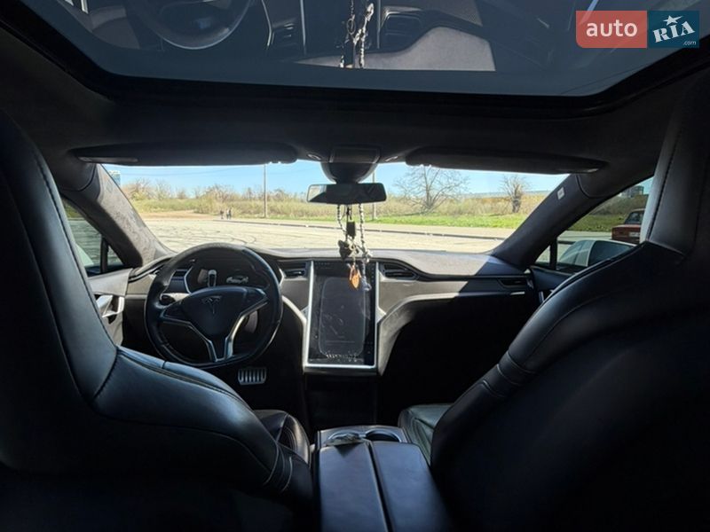 Лифтбек Tesla Model S 2015 в Запорожье