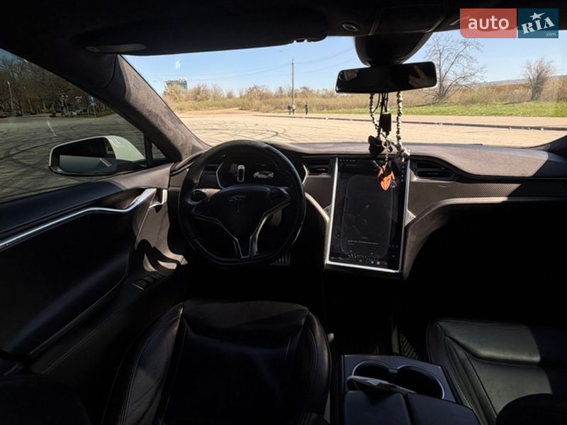 Лифтбек Tesla Model S 2015 в Запорожье