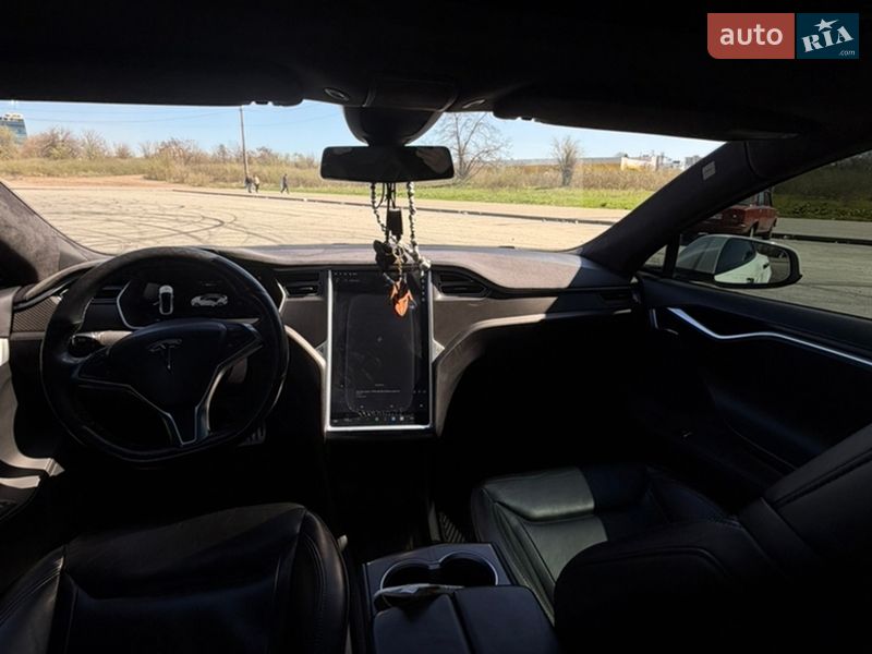 Лифтбек Tesla Model S 2015 в Запорожье