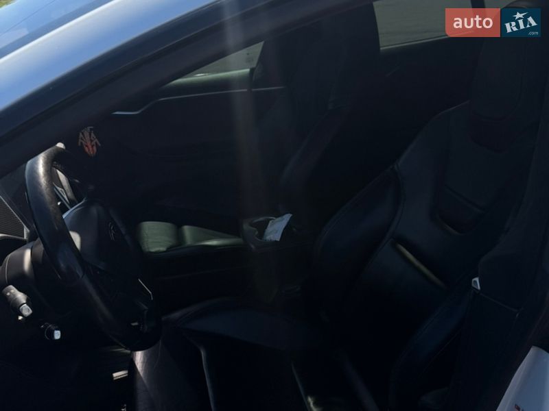 Лифтбек Tesla Model S 2015 в Запорожье