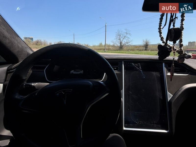 Лифтбек Tesla Model S 2015 в Запорожье