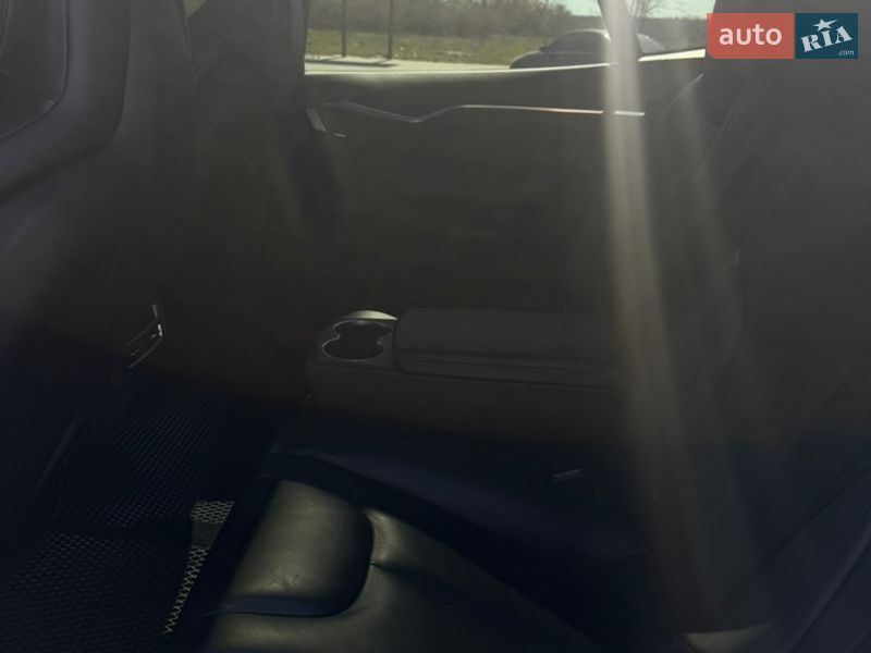 Лифтбек Tesla Model S 2015 в Запорожье