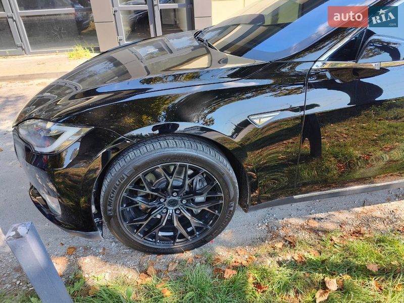 Лифтбек Tesla Model S 2014 в Львове
