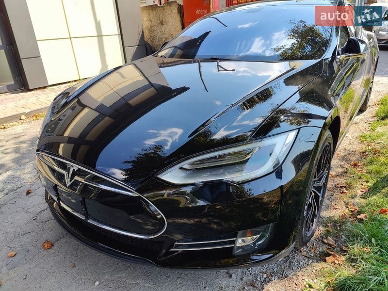 Лифтбек Tesla Model S 2014 в Львове