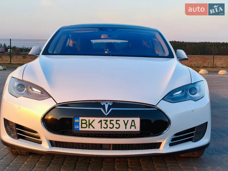 Tesla Model S 2015