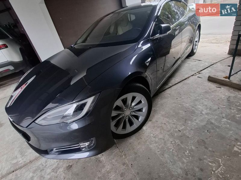 Лифтбек Tesla Model S 2017 в Днепре