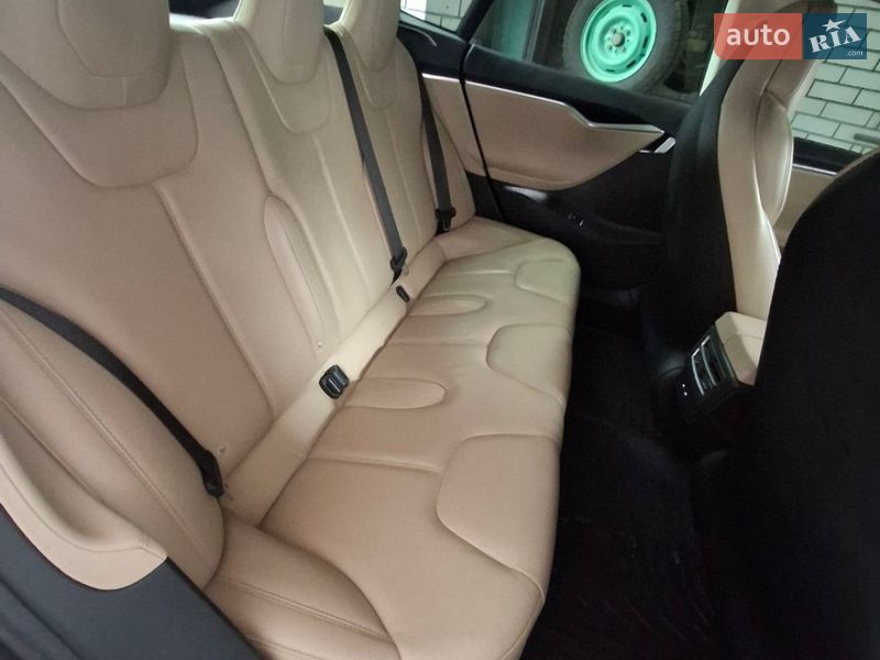 Лифтбек Tesla Model S 2017 в Днепре
