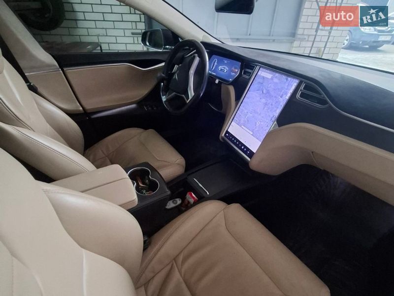 Лифтбек Tesla Model S 2017 в Днепре