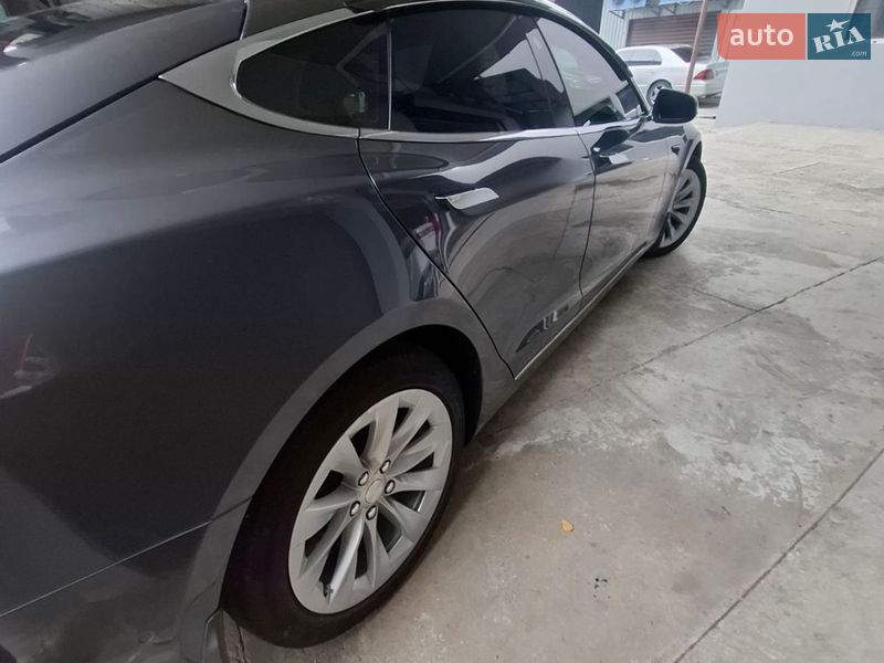 Лифтбек Tesla Model S 2017 в Днепре