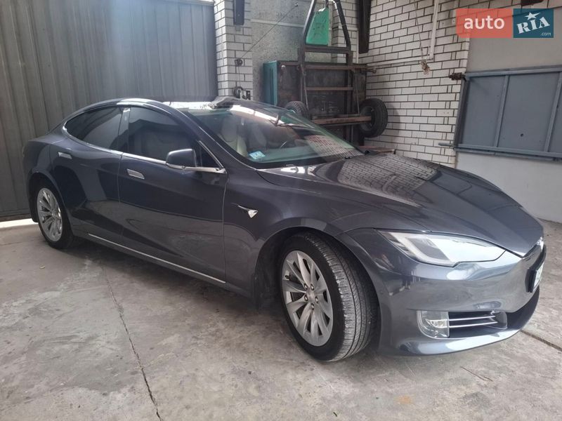 Лифтбек Tesla Model S 2017 в Днепре