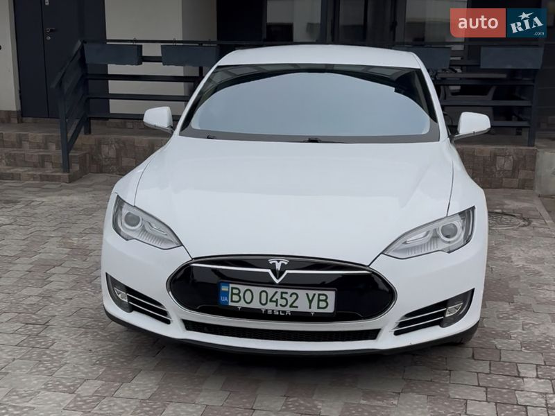 Лифтбек Tesla Model S 2013 в Тернополе фото Лифтбек Tesla Model S 2013 в Тернополе