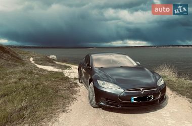 Tesla Model S  2015