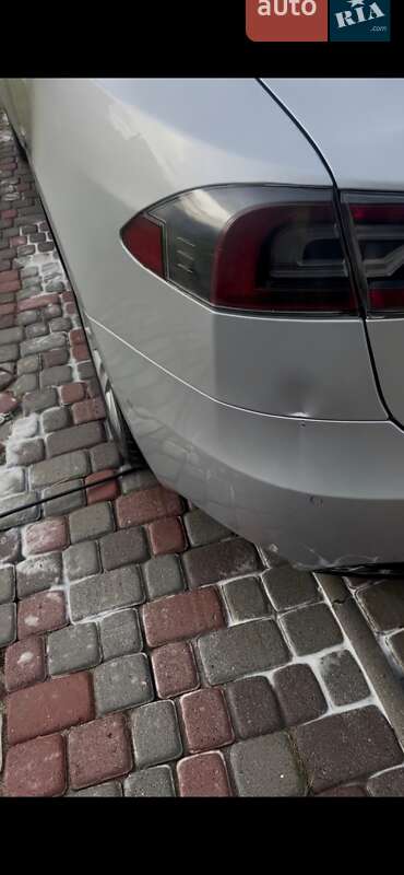 Ліфтбек Tesla Model S 2016 в Львові