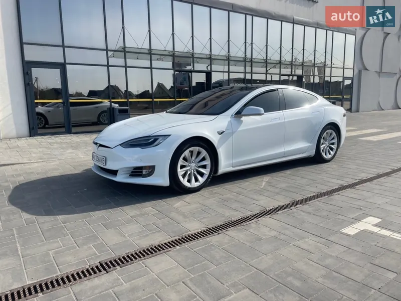 Tesla Model S 2018