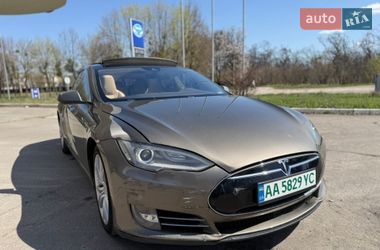 Tesla Model S  2015
