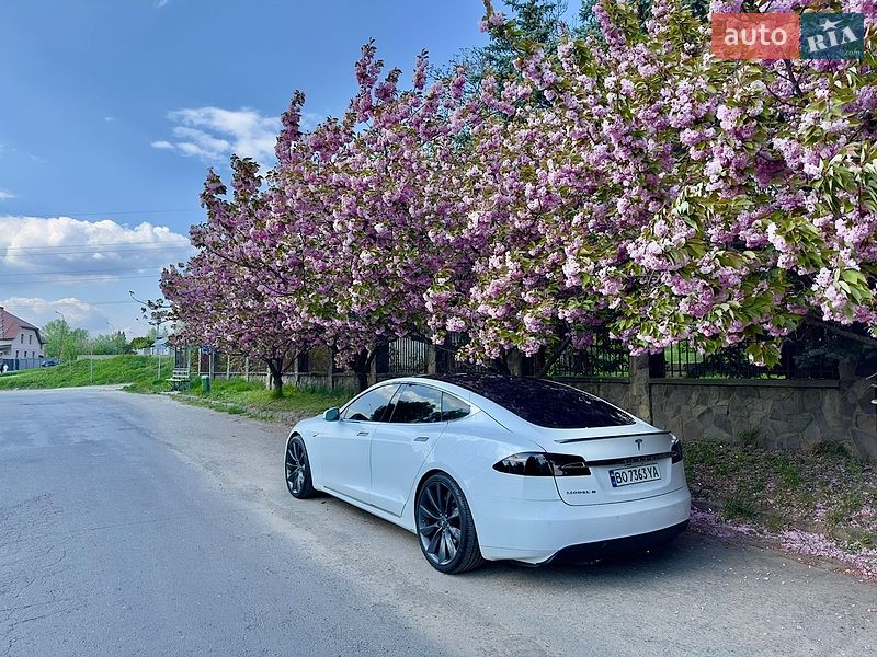 Лифтбек Tesla Model S 2015 в Мукачево