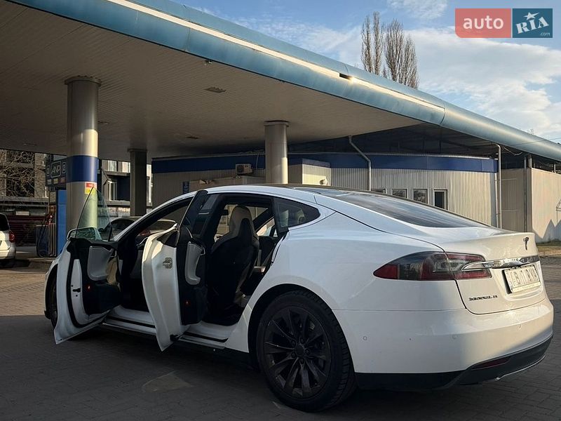 Ліфтбек Tesla Model S 2014 в Вінниці фото Ліфтбек Tesla Model S 2014 в Вінниці