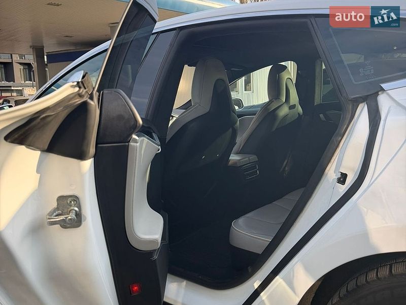 Ліфтбек Tesla Model S 2014 в Вінниці фото 3 Ліфтбек Tesla Model S 2014 в Вінниці