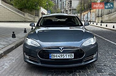 Tesla Model S  2013