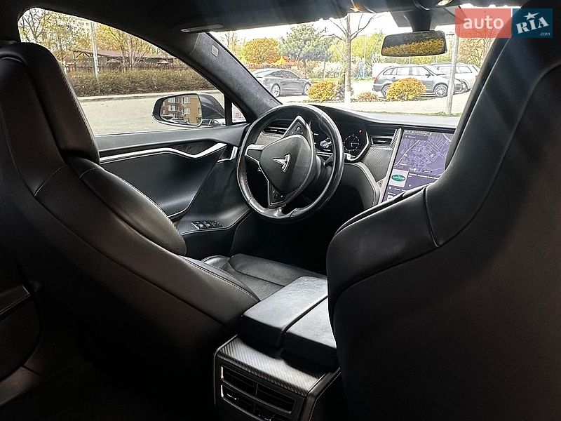 Лифтбек Tesla Model S 2018 в Киеве фото 43 Лифтбек Tesla Model S 2018 в Киеве