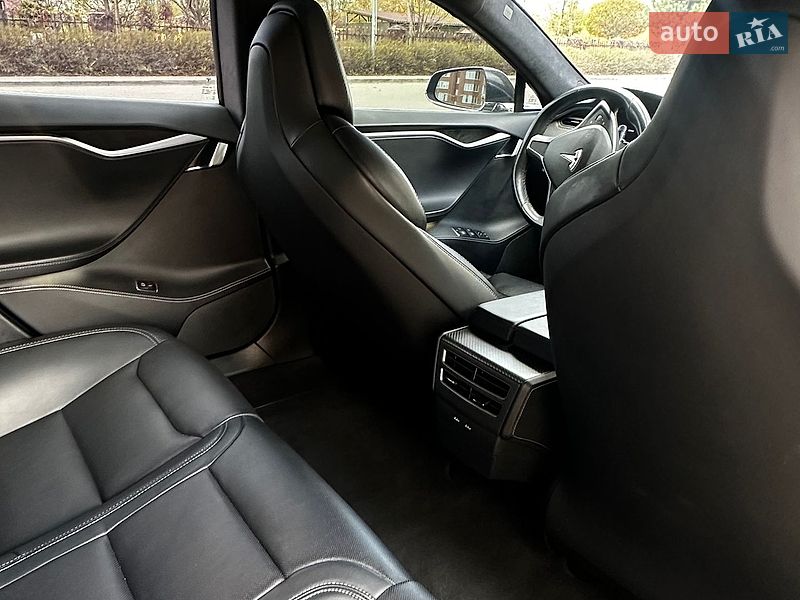 Лифтбек Tesla Model S 2018 в Киеве фото 48 Лифтбек Tesla Model S 2018 в Киеве